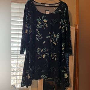 NWT Avenue Blue Teal Floral tunic